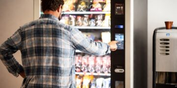 Десетки нарушения при вендинг автомати и строежи в центъра на Варна