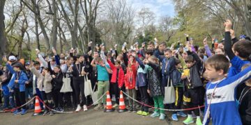 Над 100 участници се включиха в традиционния спортен празник „Великденски крос с децата на Варна“ 