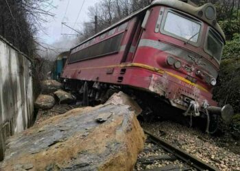 Транспортен експерт предупреди за опасност от свлачище по жп трасе, не го послушаха – инцидентите са факт!