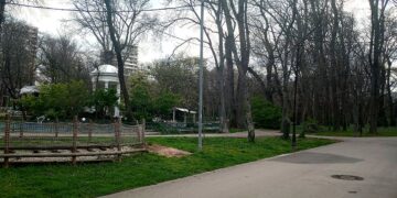 Предупредиха варненци за днешния ден в Морската градина