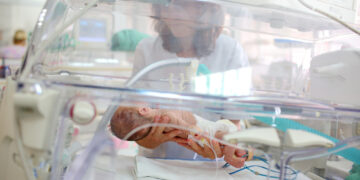 Отвъд тежката диагноза: Обучение поставя на дневен ред необходимостта от подкрепяща комуникация в неонатологичните отделения 