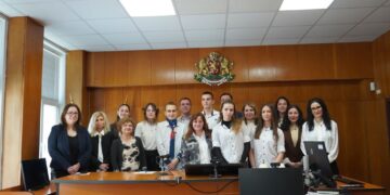 Млади оратори премериха аргументи на финални правни дебати в Окръжен съд – Варна 