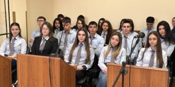 Ученици от Варна се потопиха в магията на съдебния процес по повод Деня на Търновската конституция