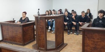 Съдия от Варна разясни на ученици как работи съдът и новите наказания за престъпления срещу деца