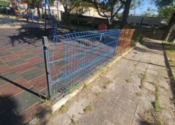 Вандали потрошиха детска площадка в Белослав, общината с апел към гражданите