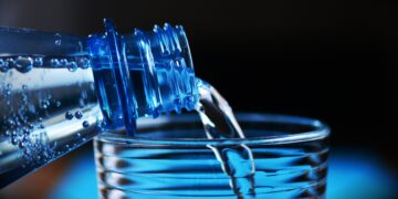 Правилната хидратация започва с етикета: Водата не е храна, тя е живот!