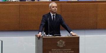 Костадинов направи анализ на първия работен ден в парламента 