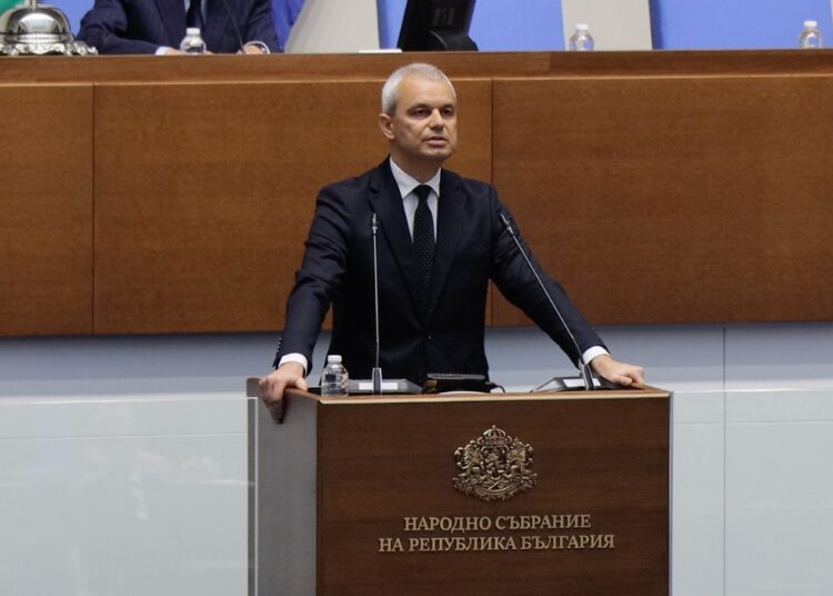 Костадинов направи анализ на първия работен ден в парламента 