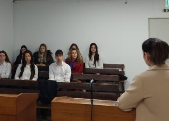 Финална практика в съда за ученици от Варна преди завършване