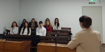 Финална практика в съда за ученици от Варна преди завършване