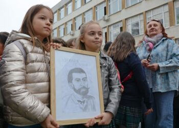 ОУ „Захари Стоянов“ отбеляза патронния си празник под надслов „Да светне нашата земя“