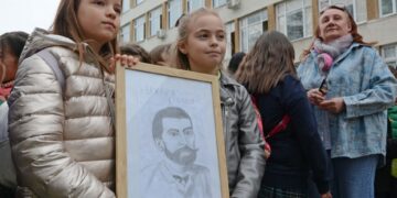 ОУ „Захари Стоянов“ отбеляза патронния си празник под надслов „Да светне нашата земя“