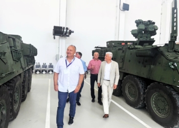 Министърът на отбраната Димитър Стоянов провери напредъка по сглобяването на бойните машини „Страйкър“ в „ТЕРЕМ – Ивайло“ ЕООД