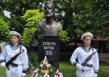 Дългопол започва дарителска кампания за изплащането на бюст-паметника на Христо Ботев