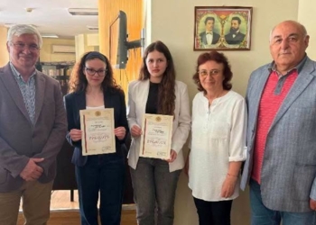Две ученички от Първа езикова гимназия във Варна с призови места в национален конкурс