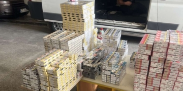 Митничари откриха над 7600 кутии цигари в тайници на три автомобил