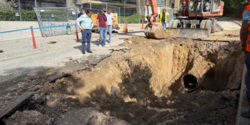 Министър Шишков инспектира отстраняването на аварията на магистралния водопровод във Варна