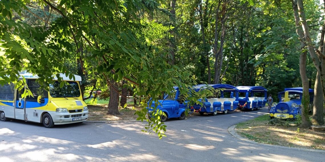 Все повече влакчета по алеите на Морската градина във Варна: Искат проверка и спиране
