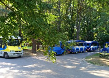 Все повече влакчета по алеите на Морската градина във Варна: Искат проверка и спиране