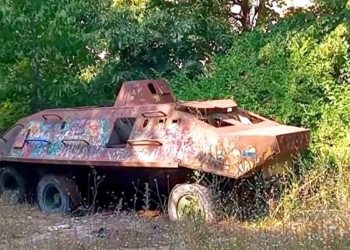 Необичайна находка: Военна машина от миналото се появи в изоставено поделение във Варна