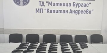 Митническите служители на МП Капитан Андреево откриха 45 контрабандни бойни пистолета