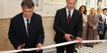 Министърът на образованието и науката откри обновената зала 101 на ИУ-Варна