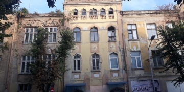 Старата турска баня във Варна се руши от години: Искат спешно да бъде спасена