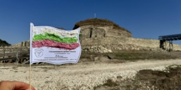 „Солени знамена“ в Провадия-Солницата: Деца пресъздадоха трибагреника