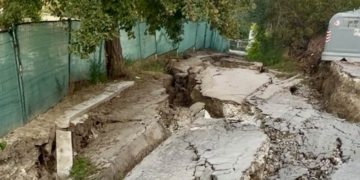 Затварят пропадналата ул. „Вилите“ в “Аспарухово”, възможно е частично бедствено положение