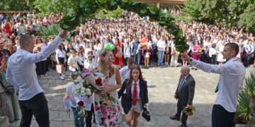 Първият звънец удари за 3138 първокласници във Варна