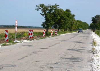 Протест заради разбит път край Варна: жители дават срок до 2 октомври за асфалта