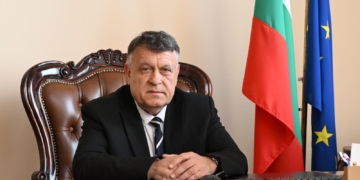 Първият звънец удари: Ново начало за хиляди ученици и учители