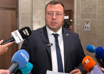 Петър Петров пита министър-председателя Радев за “Боташ”, отговаря му министър-председателят Копринков