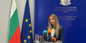 МОН готви нови правила за дисциплината: Електронна карта за всеки ученик и ясни санкции