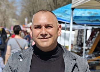 Светослав Йорданов, „Възраждане“: Украински бусове издават документи във Варна – кой контролира какво се случва вътре?