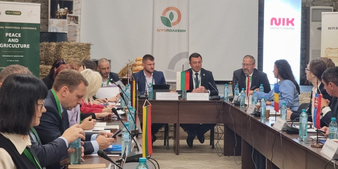 Изкуствен интелект и сателити влизат все по-силно в земеделието: Балчик събра фермери от Европа