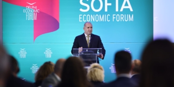 Радев за Бюджет 2027: Увеличение на пенсиите, по-високи стипендии и данъчни облекчения за семейства