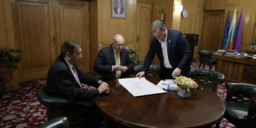 Румен Радев: 2 млн. евро за пътищата във Велико Търново, пенсиите и майчинските остават червена линия