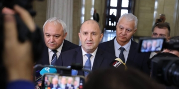 Премиерът Румен Радев: Поздравявам МВР и службите за бързото разкриване на извършителите на палежа на антените на „Старлинк“