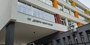 80 учители и служители защитиха директора на ОУ „Добри Чинтулов“ във Варна с отворено писмо
