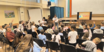 Първокласници във Варна научиха кога и как да звънят на 112