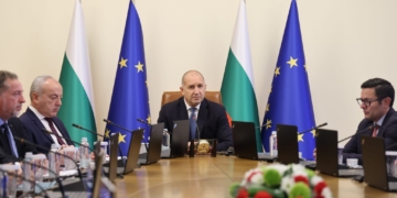 Токът и парното без поскъпване до юли 2027 г.: Румен Радев с уверение за цените