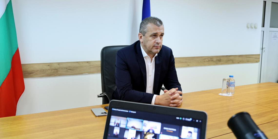 Министър Георги Пеев настоява за плавателни коридори по Дунав за блокираните български кораби