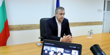Министър Георги Пеев настоява за плавателни коридори по Дунав за блокираните български кораби