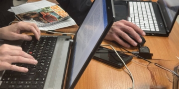 Инвестиционни измами за около 600 000 евро: Разследват колцентрове във Варна, София и Бургас