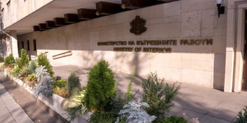 Деца намериха пари и банкови карти, други предотвратиха пожар – МВР ги награждава