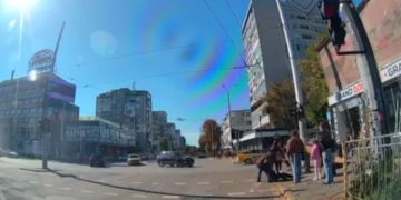 Ограда се стовари върху жена, чакаща на кръстовище в района на Червения площад във Варна