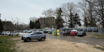 Жители на „Бриз“ искат гаранции за над 150 паркоместа край „Стадион Варна“