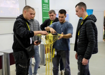 Кранове от спагети ще вдигат бетонни тежести във Варна: 15 отбора приемат необичайното предизвикателство